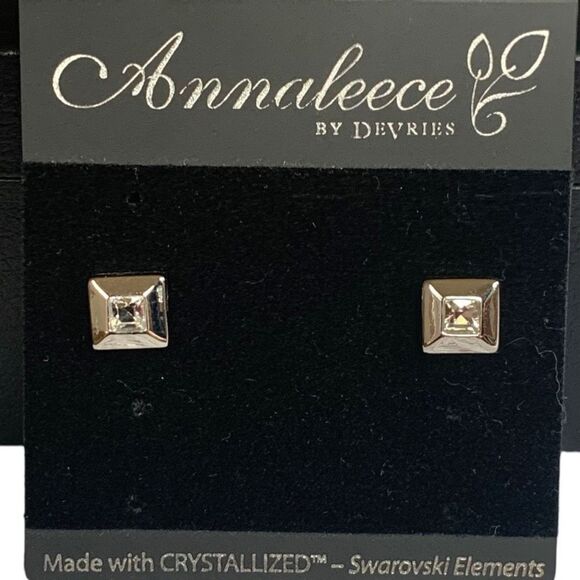 🎉 3/$10 Annaleece By Devries Small Stud Earrings - Picture 1 of 6